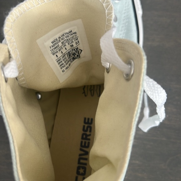 Converse shoes size 8 - Picture 4 of 6